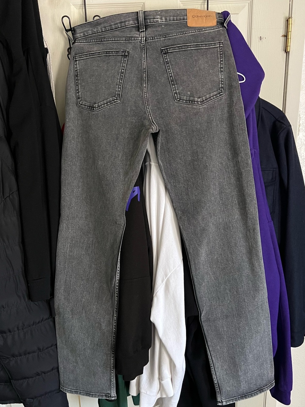 Calvin Klein Men's Oyster Gray Straight Jeans 33x34